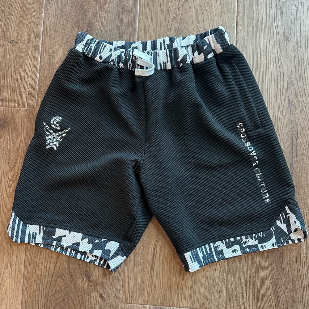 Crossover Culture Men's Basketball shorts Black and White size L